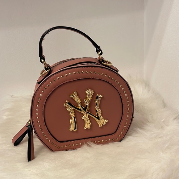 Handbags - *SOLD* NWOT “NY” bag